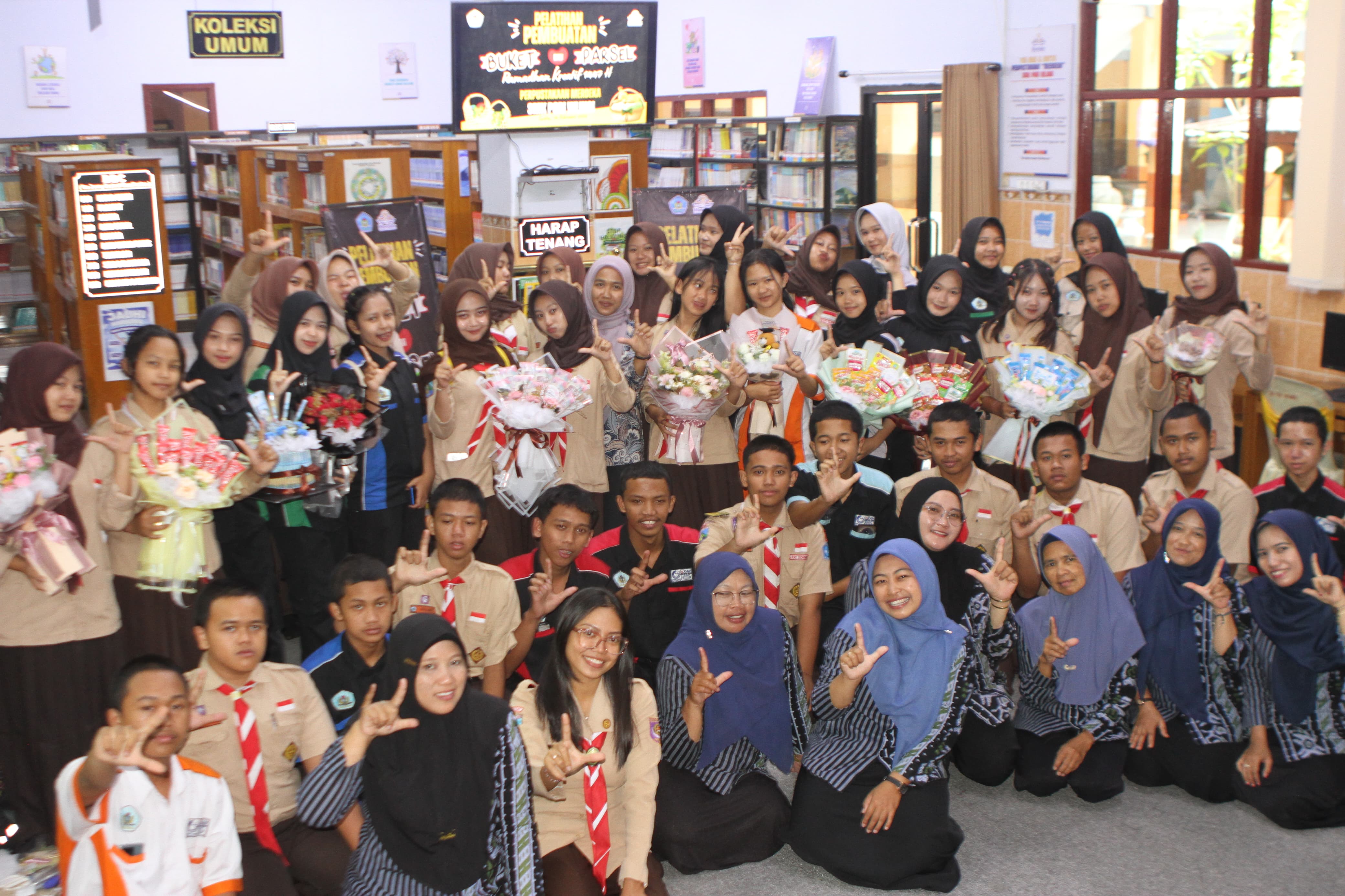 PELATIHAN PEMBUATAN BUKET DAN PARCEL DALAM RANGKA MENYAMBUT BULAN RAMADHAN